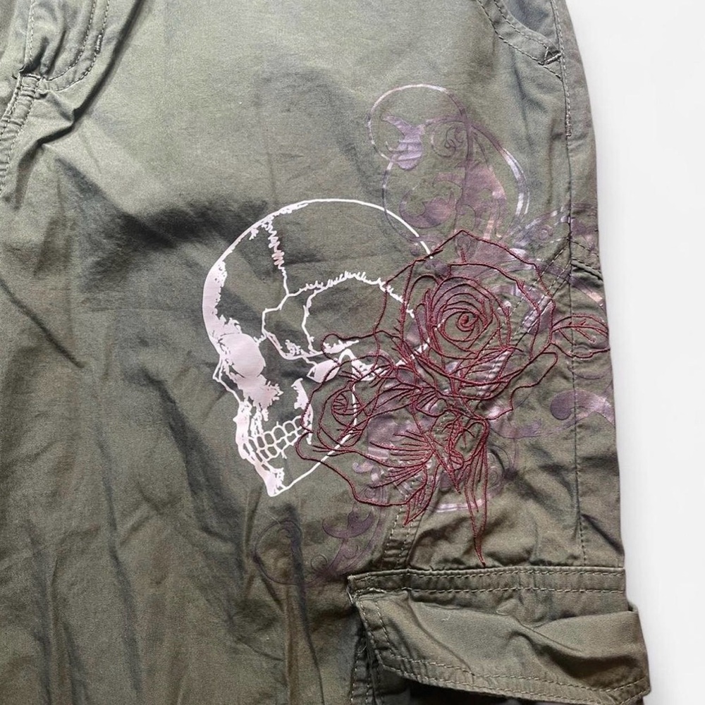 Hot Topic Y2K inspired Army Green Cargos w/ Skull Rose Cross Graphic Sz 9 - Picture 5 of 7
